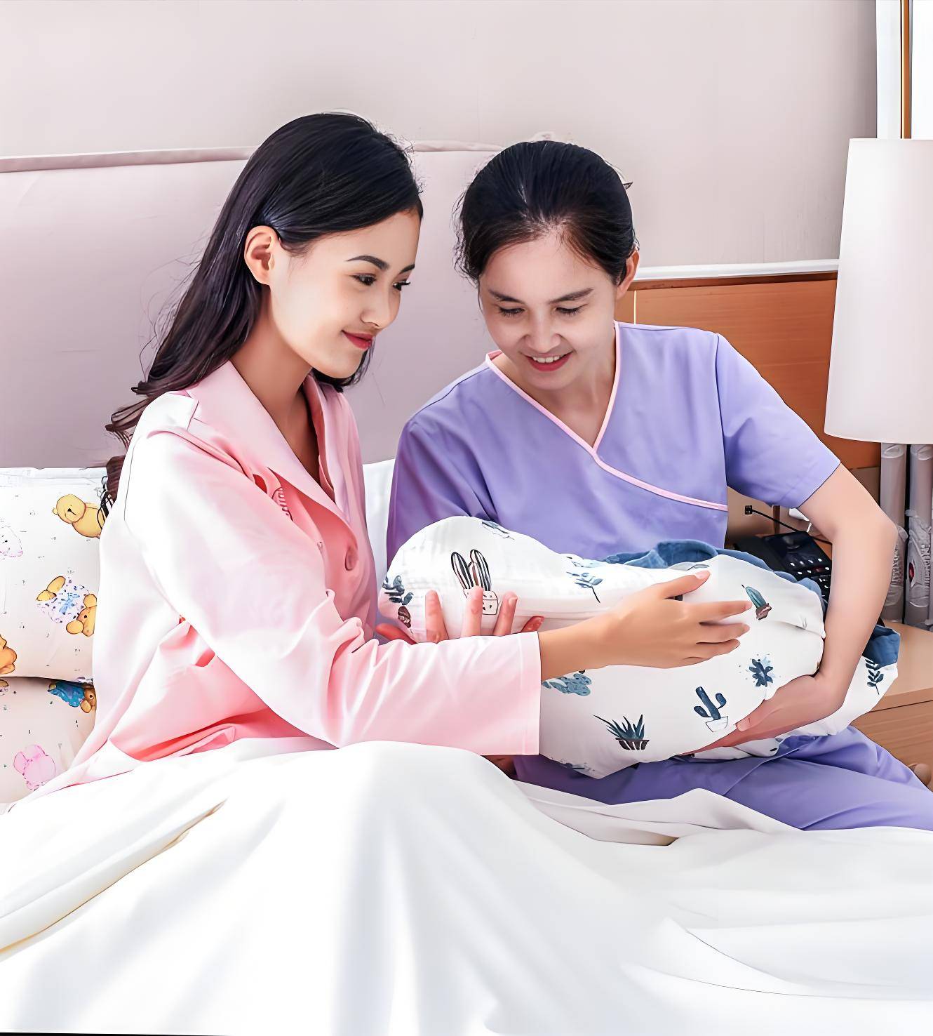 钱多人不傻 为何有钱人与大明星偏爱月嫂而非月子中心？——以赤峰五狐家政为例的一场产后护理沉思