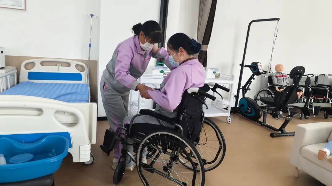 大通护工省赛首战 家政护理展匠心，技能比拼绽芳华