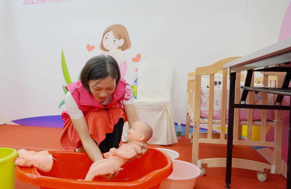 东莞市“南粤家政”母婴护理员职业技能竞赛圆满落幕 选手赛场角逐展风采